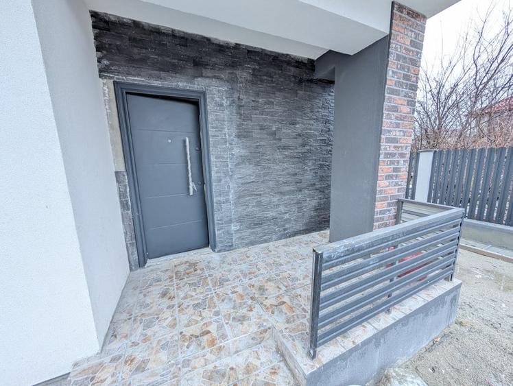 Duplex cu 5 camere cu Teren 225 Mp în Odăi