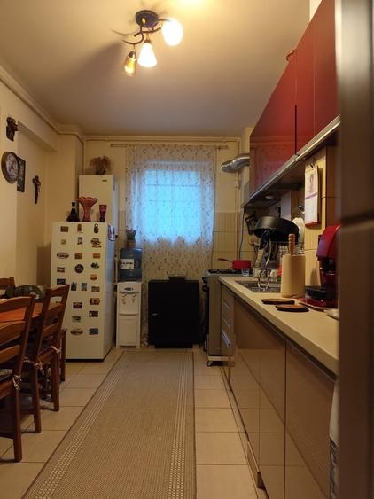 Apartament cu 3 camere semidecomandat în 1 Decembrie 1918