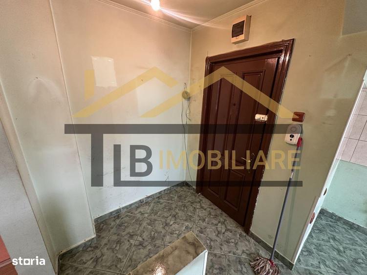 Apartament cu 3 camere semidecomandat în Central