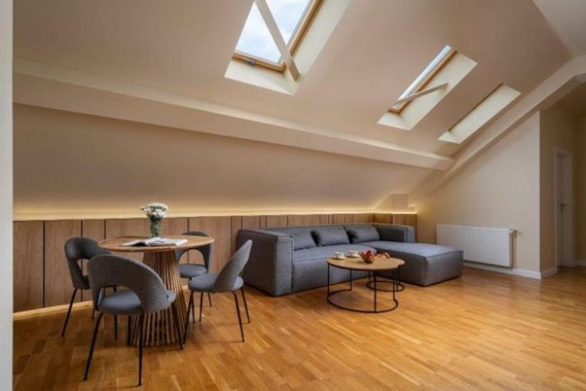 Apartament cu 4 camere decomandat în Dacia