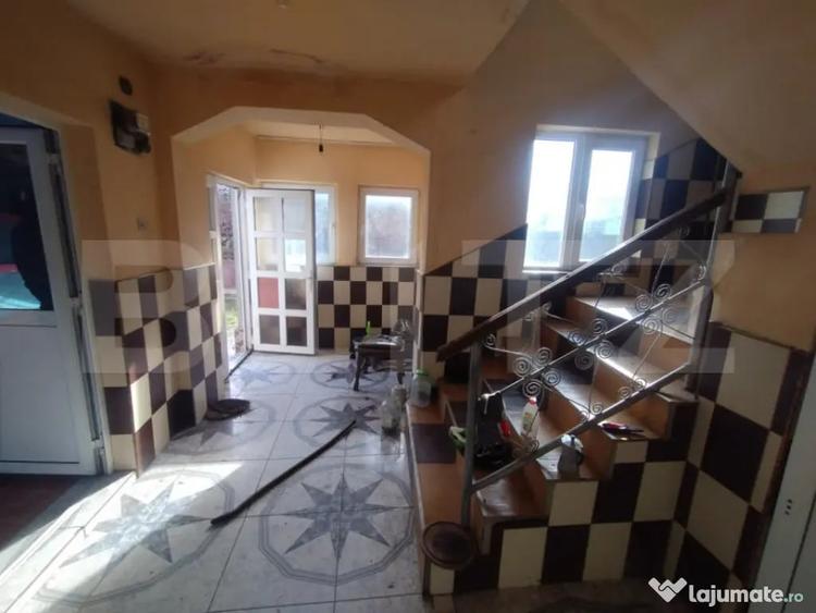 Casă cu 5 camere cu Teren 1000 Mp în Central