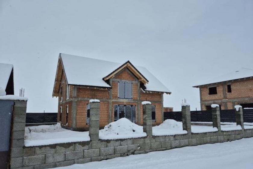 Casă cu 6 camere cu Teren 499 Mp în Săcele