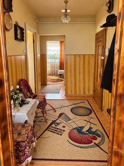 Apartament cu 4 camere decomandat în Turnișor