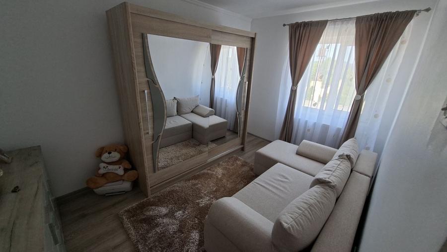 Apartament cu 4 camere decomandat în Mărăcineni