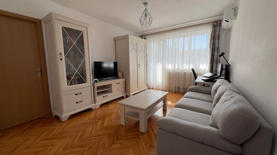 Apartament cu 2 camere semidecomandat, mobilat în Girocului
