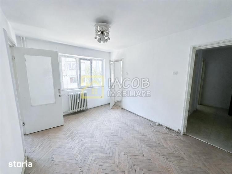 Apartament cu 3 camere nedecomandat în Cornișa