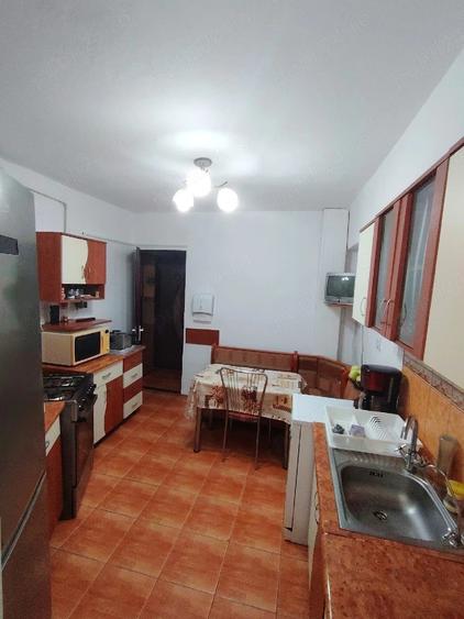 Apartament cu 4 camere decomandat în Ampoi 2