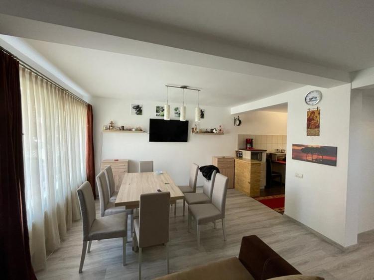 Duplex cu 4 camere cu Garaj în Florești