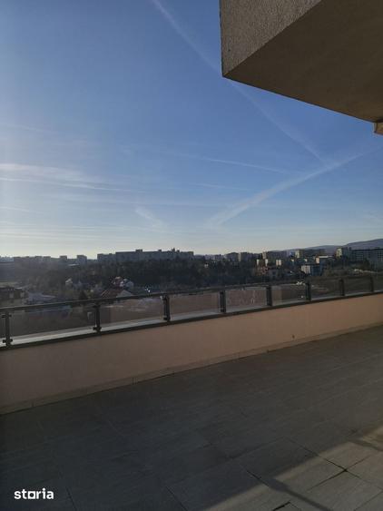 Apartament cu 3 camere semidecomandat în Sopor