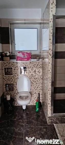 Casă cu 7 camere cu Teren 450 Mp în Central