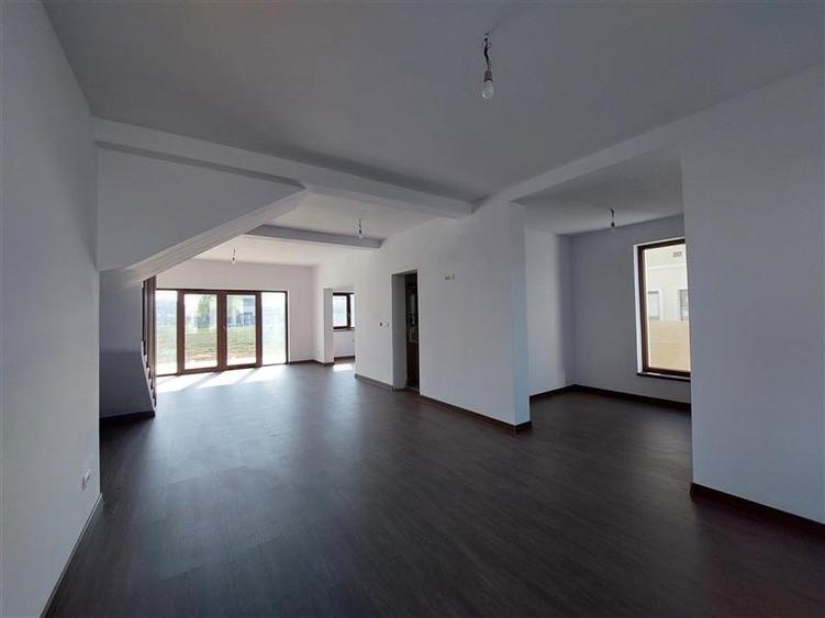 Duplex cu 4 camere cu Canalizare în Vladimirescu