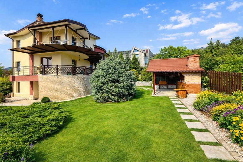 Vilă elegantă, 7 camere, cu sală de fitness și saună — Bucium, Iași - 9