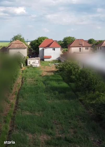 Casă cu 5 camere cu Teren 1000 Mp în Nojorid