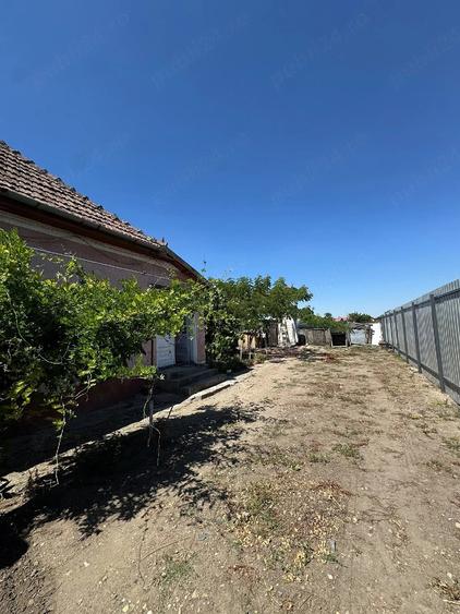 Casă cu Teren 1317 Mp în Central