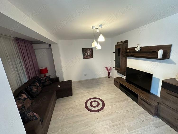 Apartament cu 3 camere decomandat în Buzaului
