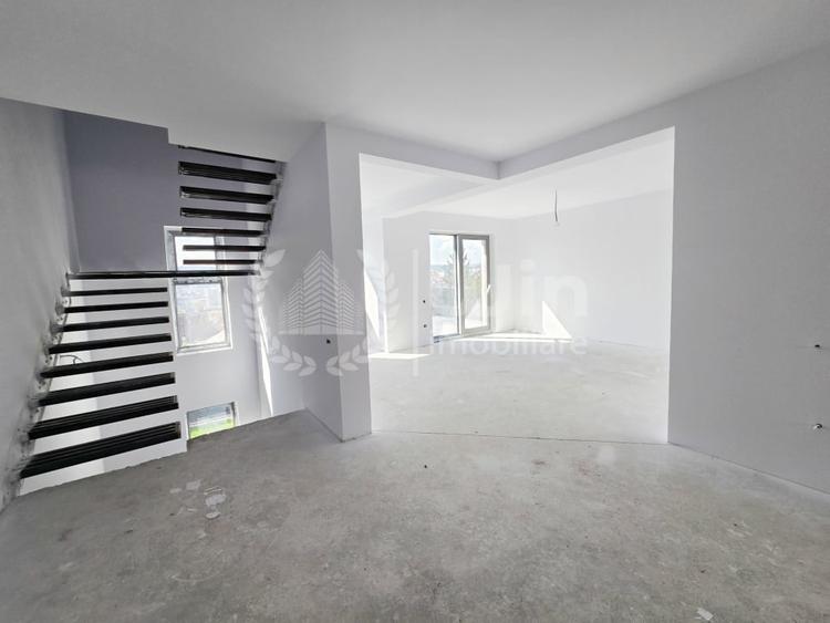 Casă individuală cu 4 camere cu Canalizare în Dâmbul Rotund