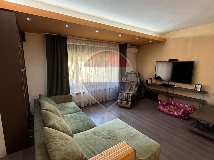 Duplex cu 7 camere cu Teren 235 Mp în Central