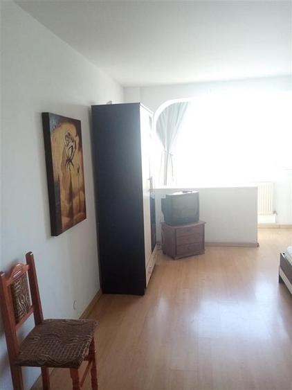 Apartament cu 3 camere decomandat în Cornișa