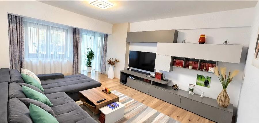 Apartament cu 2 camere decomandat în Tractorul