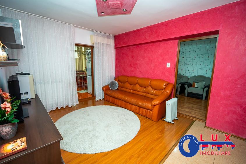 Apartament cu 3 camere decomandat în Spitalului