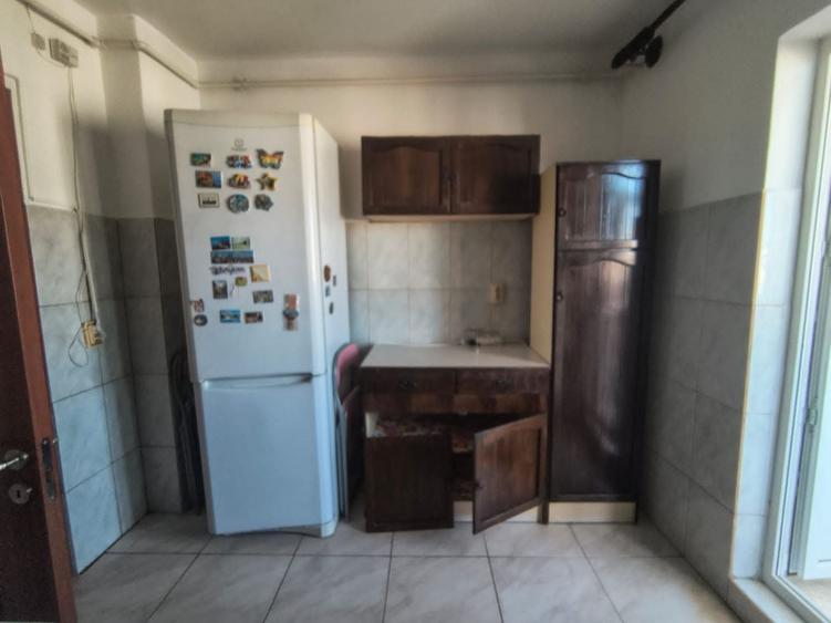 Apartament cu 3 camere decomandat în Dacia