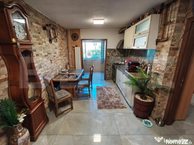 Apartament cu 2 camere decomandat în Rovine
