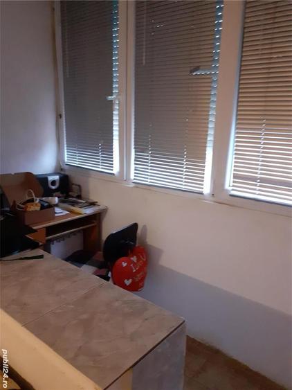 Apartament cu 3 camere semidecomandat în Popești