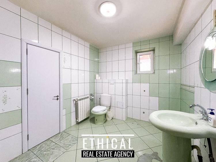 Casă individuală cu 9 camere cu Canalizare în Militari