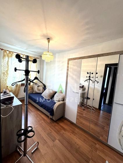 Apartament cu 4 camere semidecomandat, mobilat în Mănăștur