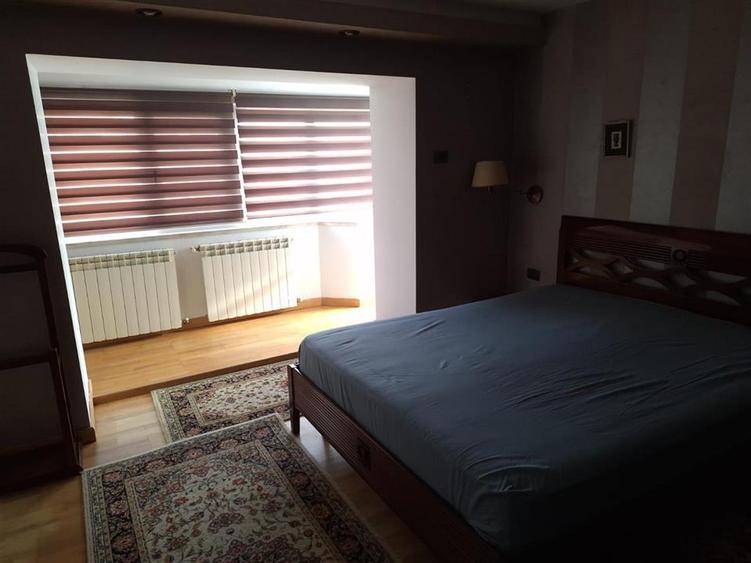 Apartament cu 3 camere decomandat, mobilat în Târgu Cucu