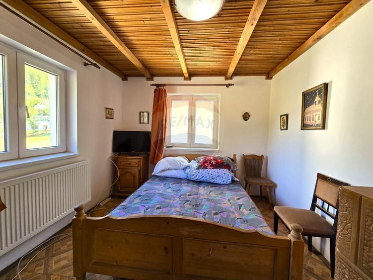 Casă individuală cu 5 camere cu Teren 500 Mp în Moieciu de Sus