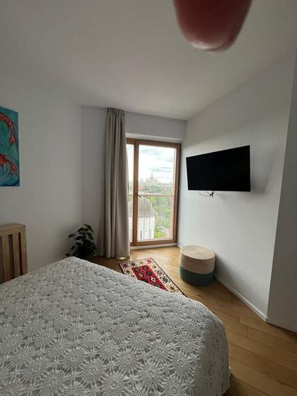 Apartament cu 3 camere semidecomandat, mobilat în P-ta Presei Libere