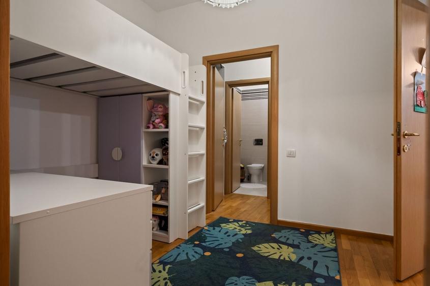 Apartament cu 3 camere semidecomandat, mobilat în Herăstrău