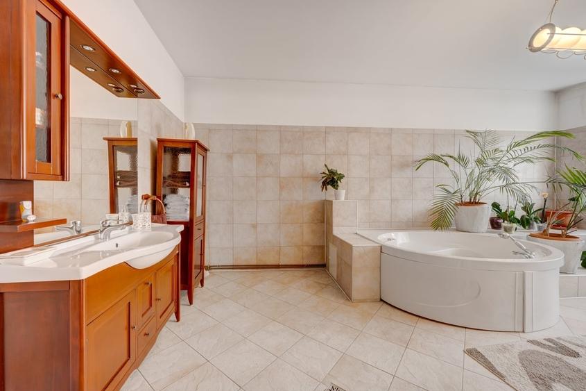 Casă cu 6 camere cu Teren 1576 Mp în Fundeni