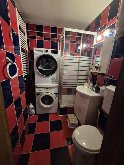 Apartament cu 3 camere semidecomandat în Giulești