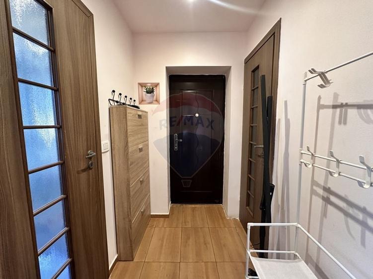 Apartament cu 2 camere semidecomandat, mobilat în Iris