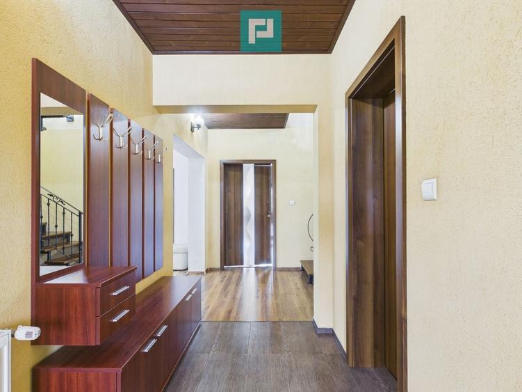 Casă individuală cu 5 camere cu Canalizare în Curtici