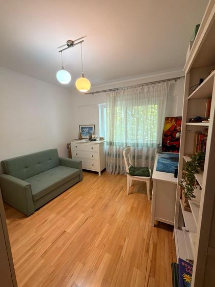 Apartament cu 4 camere decomandat în Sebastian