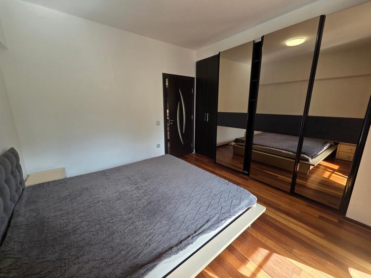 Apartament cu 2 camere semidecomandat în Văcăresti