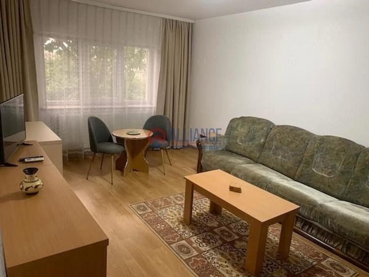 Apartament cu 2 camere decomandat în Trocadero