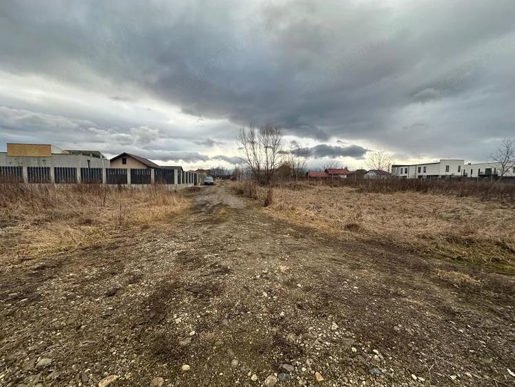 Teren de 525 mp, în Stupini