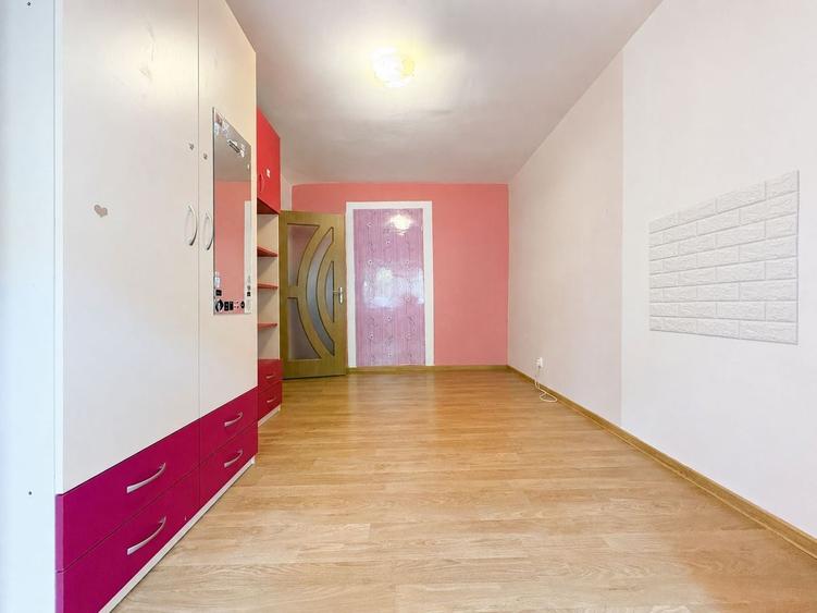 Apartament cu 3 camere decomandat, mobilat în Aradului