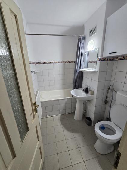 Apartament cu 3 camere semidecomandat în Ștefan cel Mare