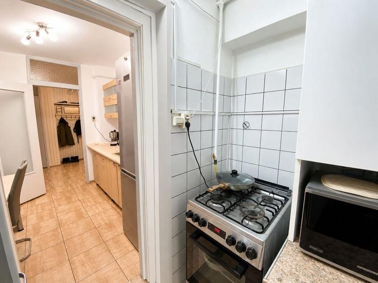 Apartament cu 3 camere decomandat, mobilat în Aradului