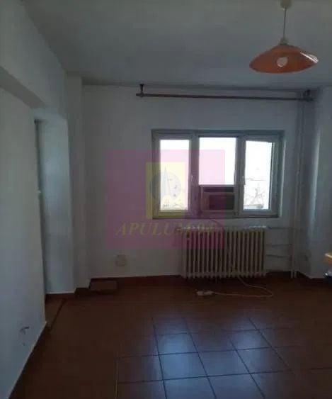 Apartament cu 5 camere decomandat în P-ța Unirii