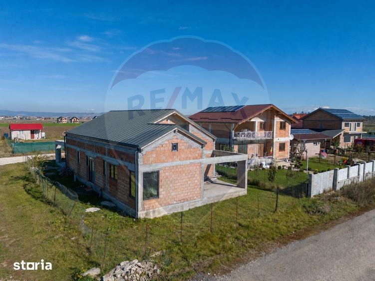 Casă cu 6 camere cu Teren 500 Mp în Bod