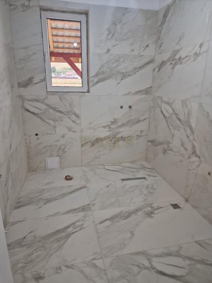 Duplex cu 4 camere cu Canalizare în Căianu Mic