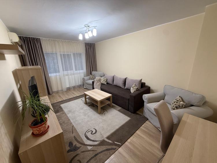 Apartament cu 2 camere decomandat în Trocadero