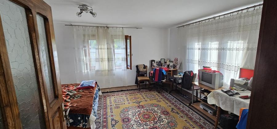 Casă individuală cu 4 camere cu Teren 4908 Mp în Poduri