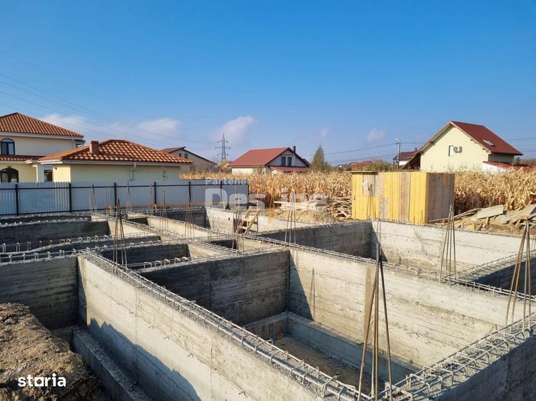 Casă cu 4 camere cu Canalizare în Breazu